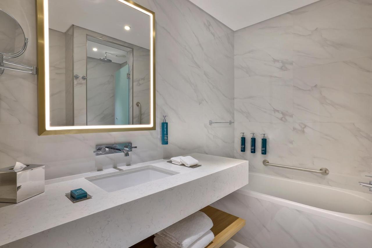 Hilton Garden Inn Dubai Business Bay Esterno foto