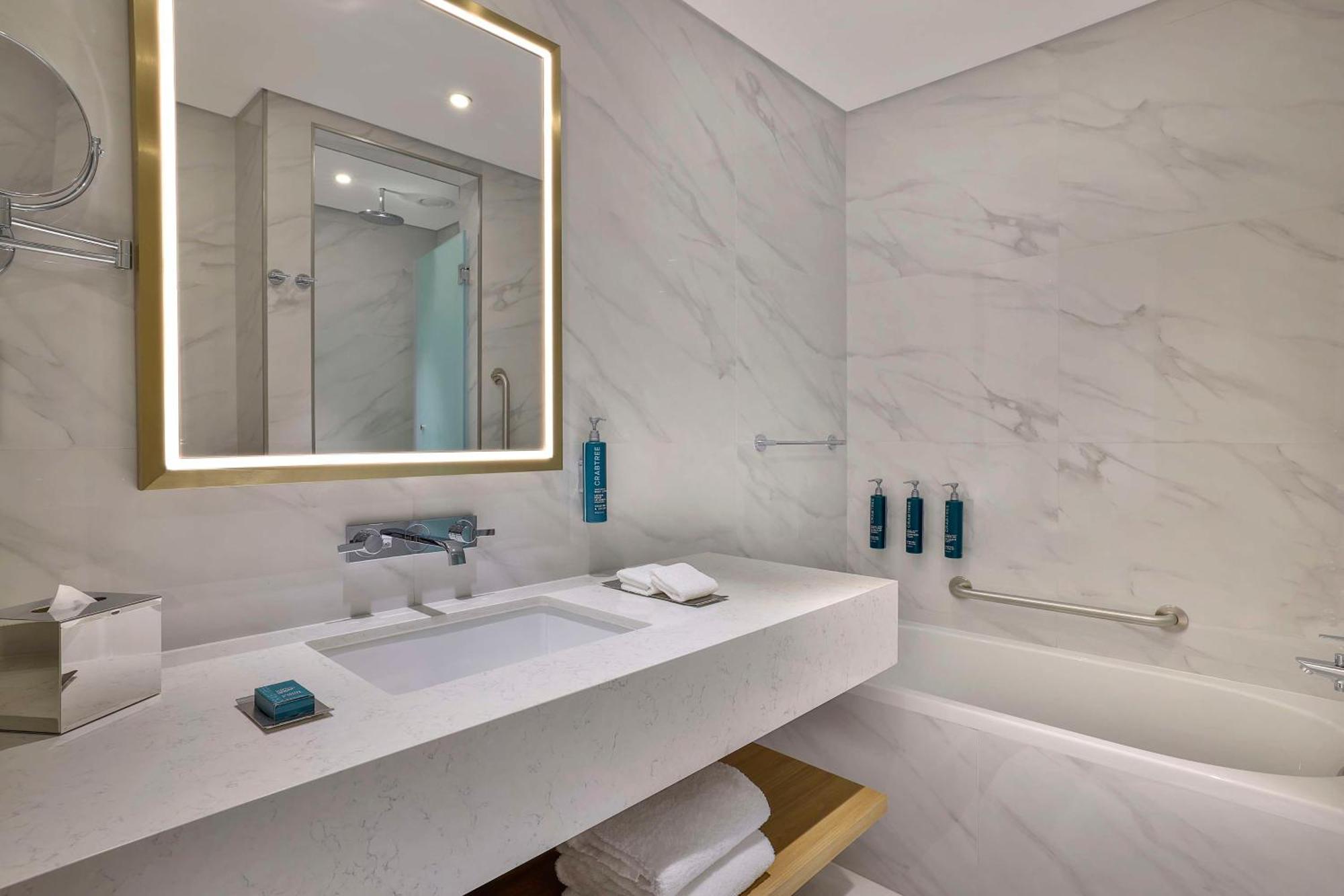 Hilton Garden Inn Dubai Business Bay Esterno foto